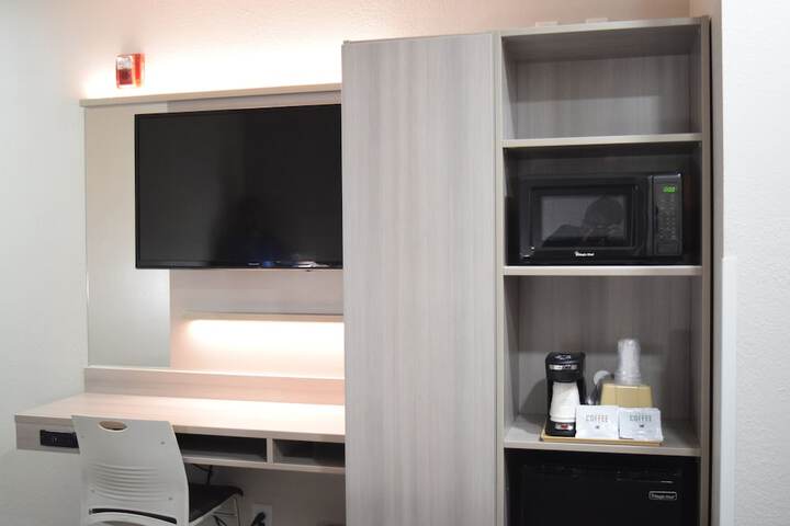 1 Queen Bed Mobility Accessible (15 of 31)
