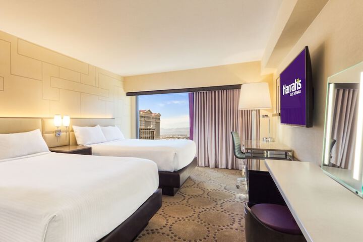 Mountain Deluxe Room with 2 Queen Beds (18 of 21)