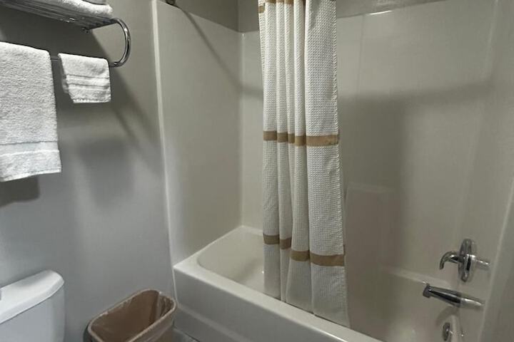 Room 32 of 51