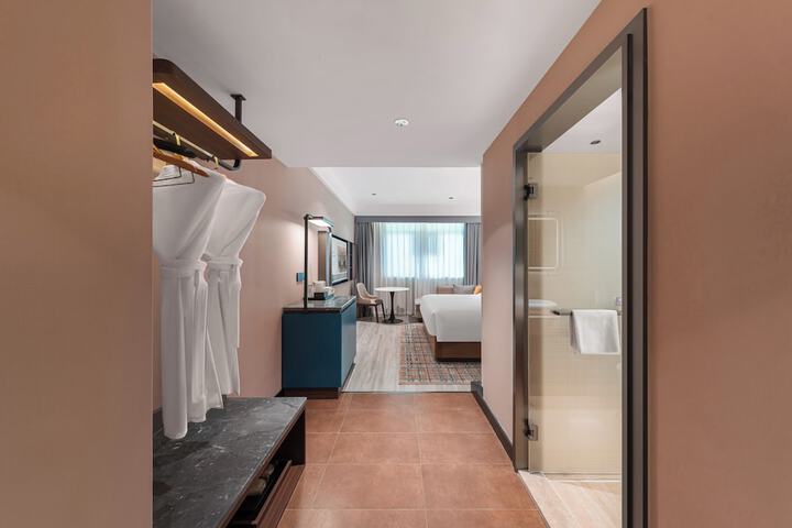 Room 7 of 25