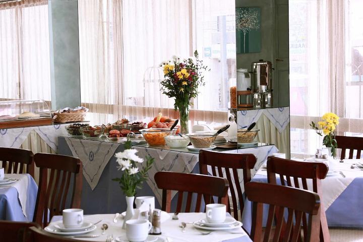Breakfast area