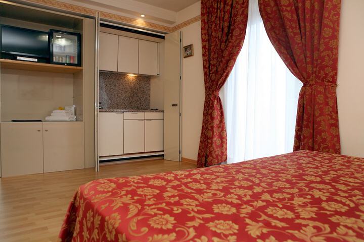 Room 6 of 42