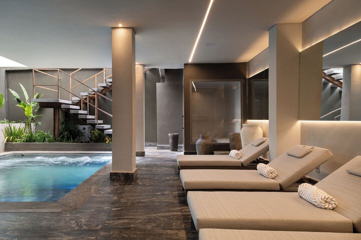 Pool 24 of 33