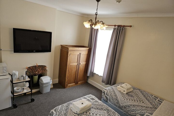 Room 4 of 14