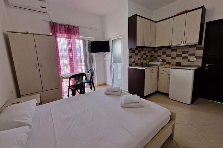 Room 3 of 68