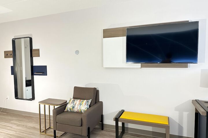 Room 4 of 60