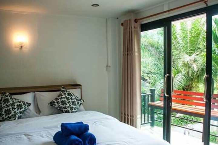 Room 6 of 37
