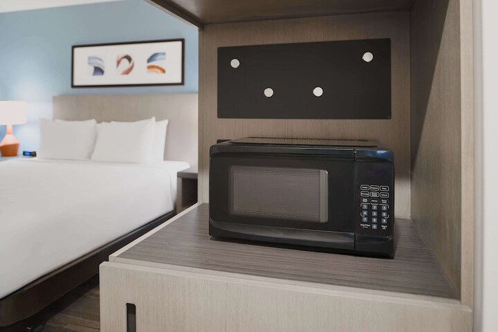Guest Room 2 Queen Beds Den (6 of 12)
