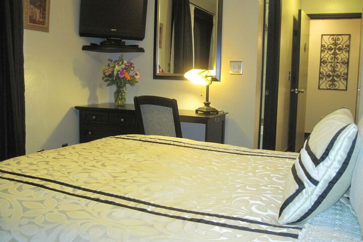 Deluxe Queen Bed (45 of 49)