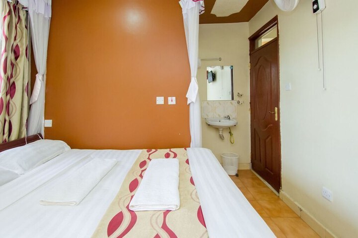 Room 8 of 19