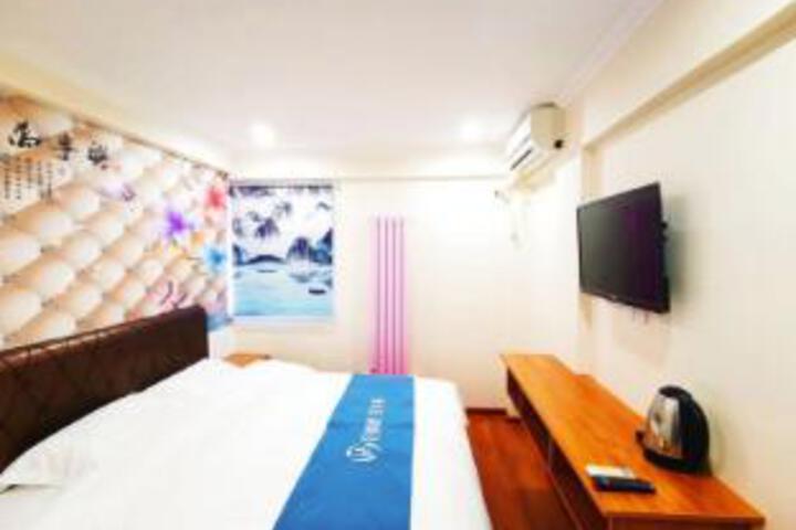 Room 4 of 6