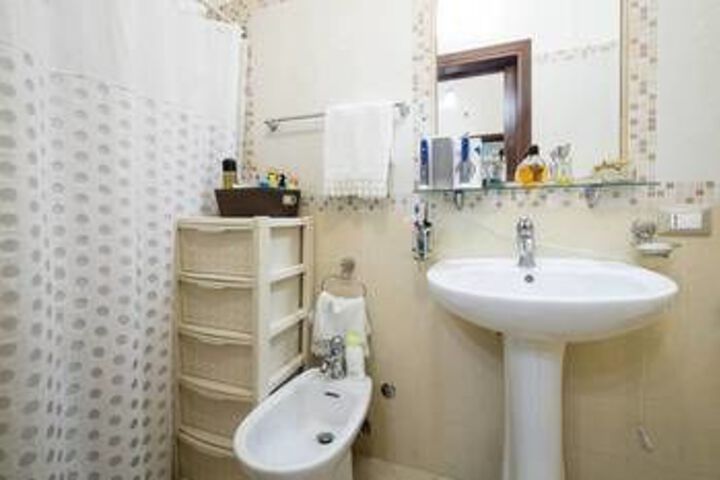 Room 2 of 49