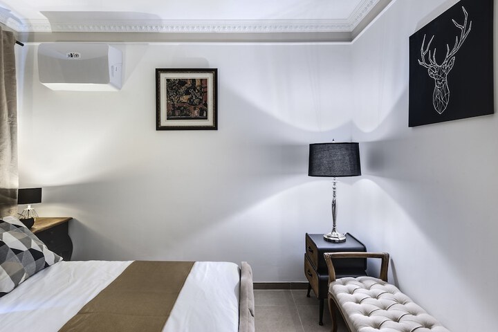 Room 9 of 43