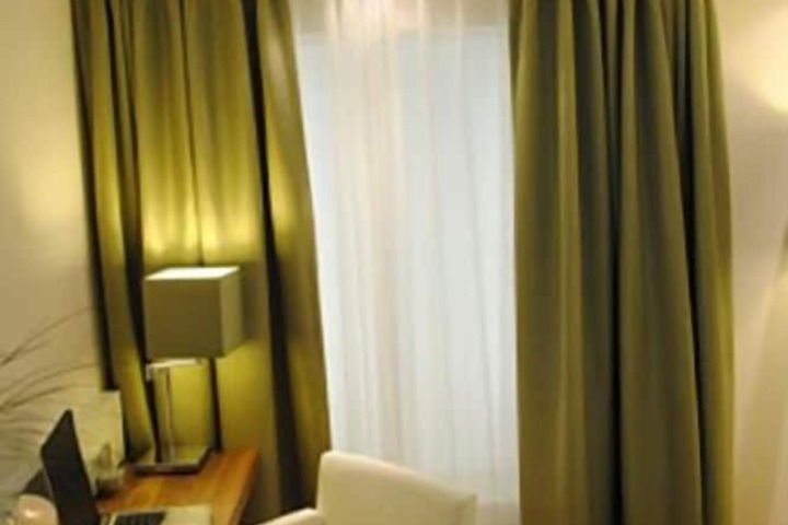 Room 4 of 34