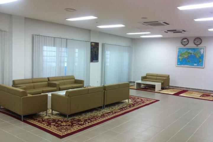 Business Center 1 of 5