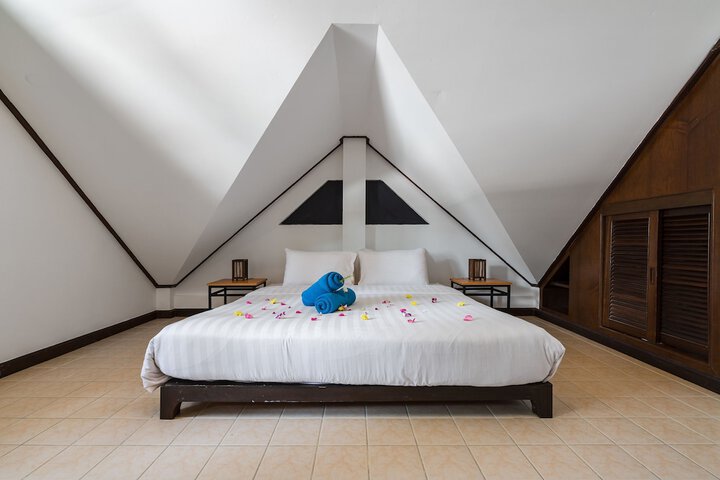 Room 3 of 100