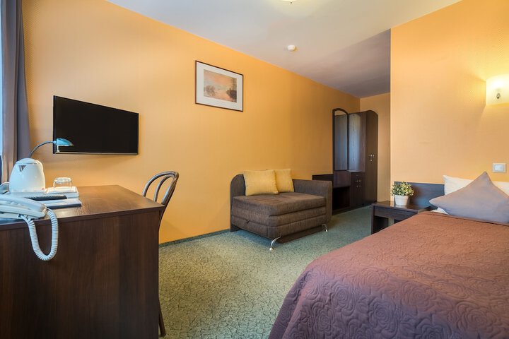 Room 12 of 77