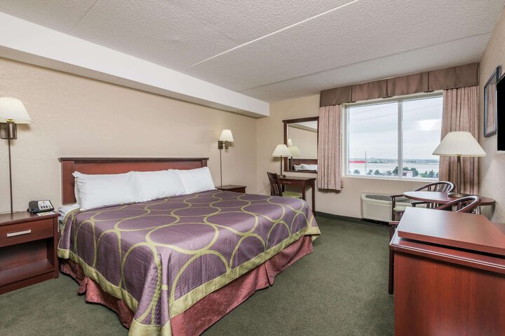 1 King Bed (8 of 8)