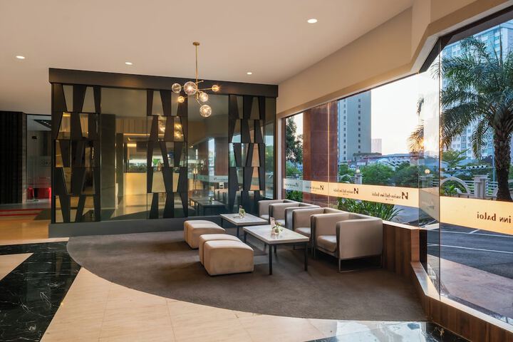 Entrance & Lobby
