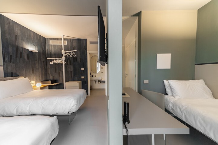 Room 19 of 36