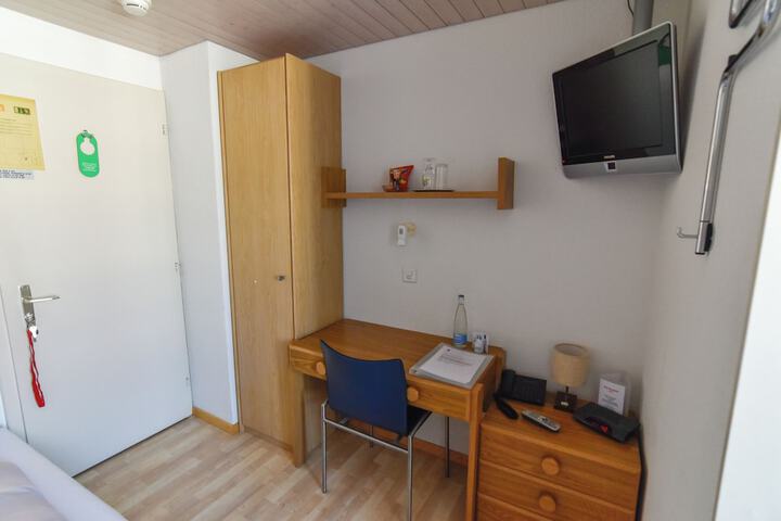Room 9 of 42