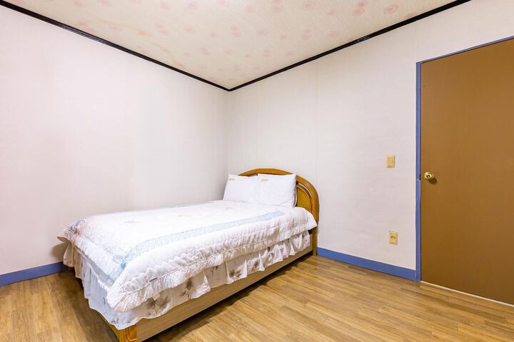 Room 26 of 60