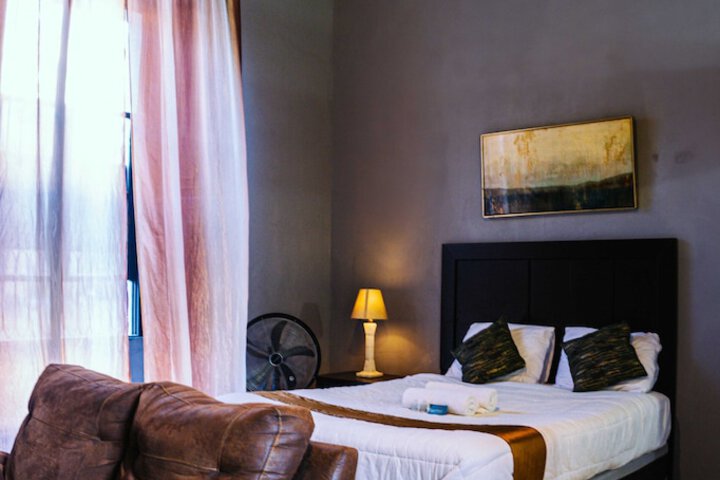 Room 3 of 34