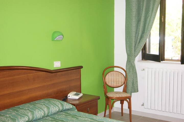 Room 10 of 100
