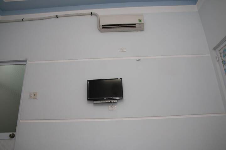 Room 12 of 23