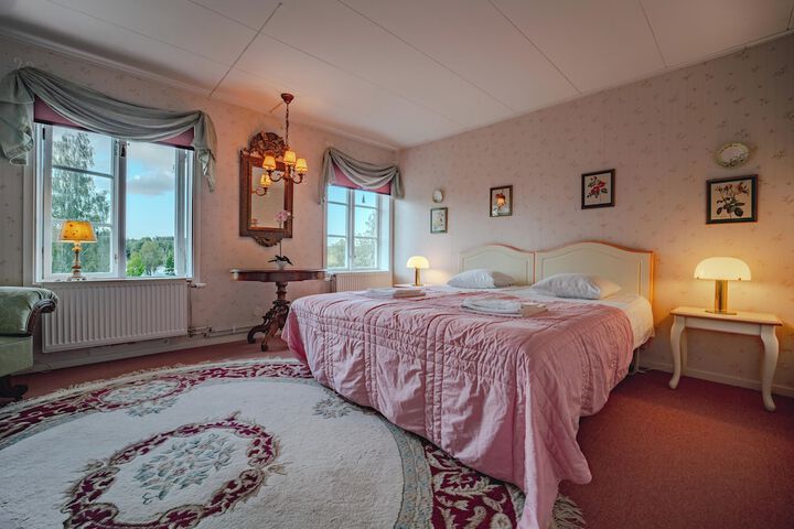 Room 43 of 148