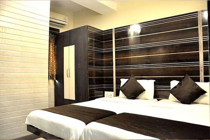 Room 8 of 18