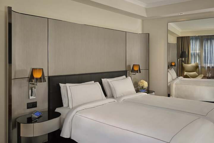 Room 33 of 77