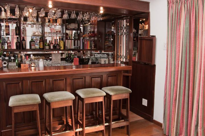 Lounge 32 of 44