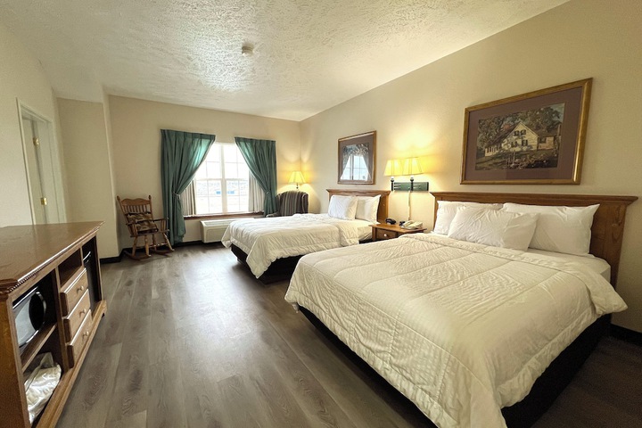 2 Queen Beds (11 of 11)