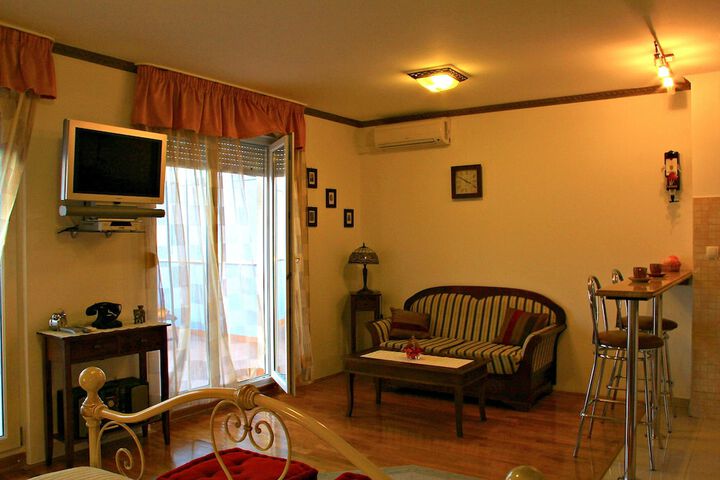 Room 21 of 46