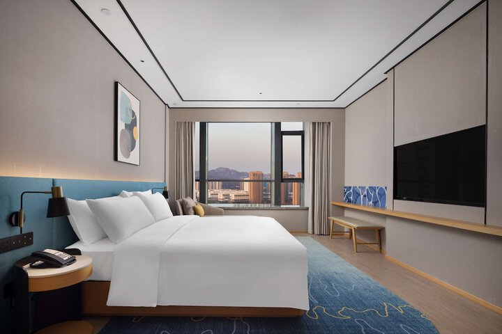 Room 10 of 33