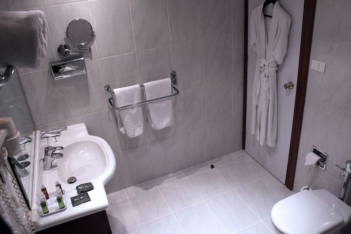 Room 34 of 63