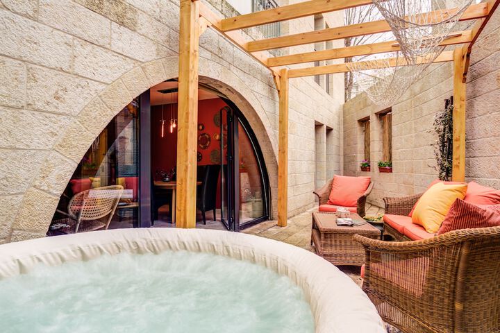 Exterior of Jacuzzi & Secret Garden in Davids Village by FeelHome