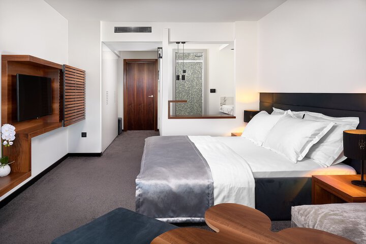 Room 4 of 35