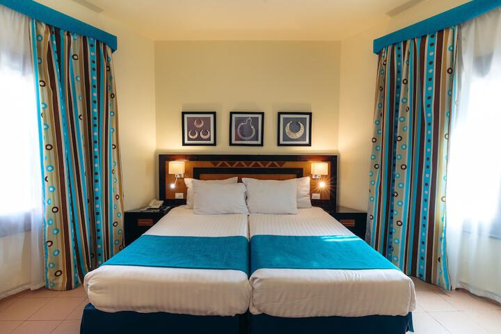 Room 10 of 76