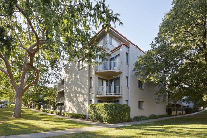 Hotel Exterior 33 of 34