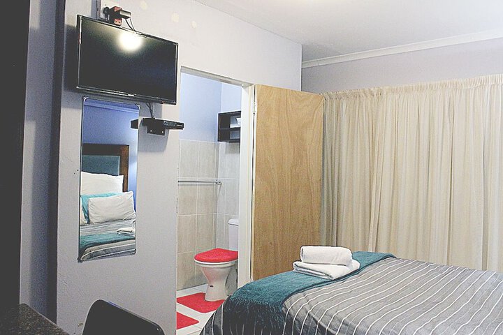 Room 17 of 33