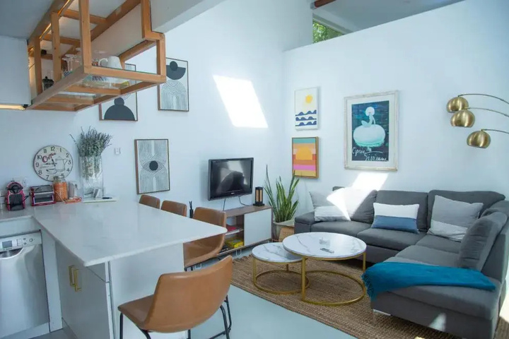 Room 4 of 11