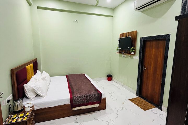 Room 7 of 13