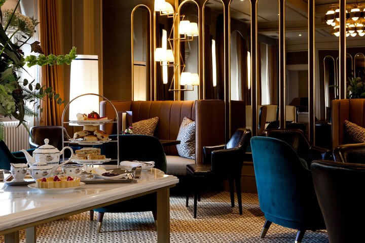 Lounge 98 of 124