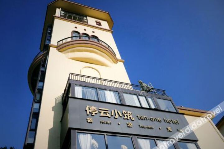 Ten one Hotel