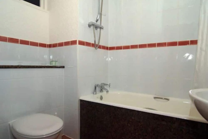 Room 15 of 25