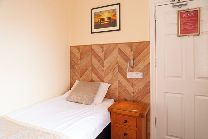Room 52 of 177