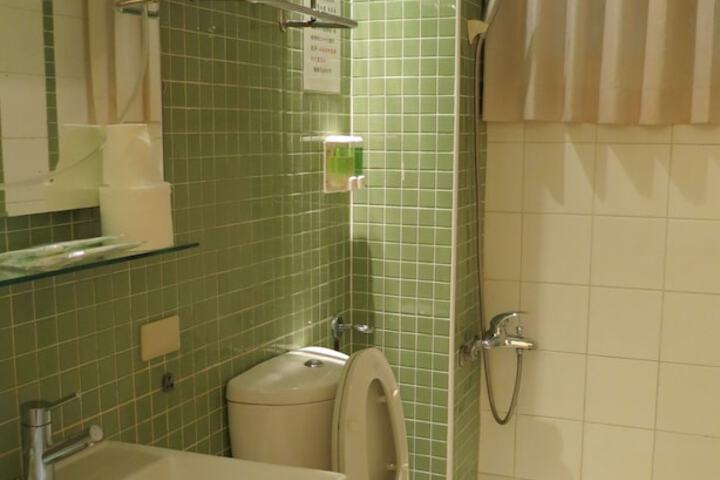 Room 14 of 21