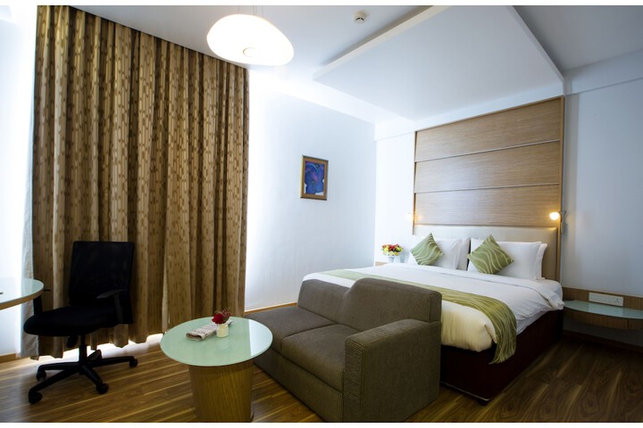 Room 11 of 30